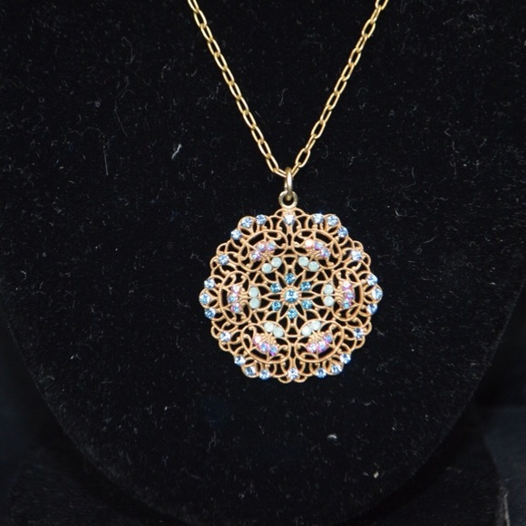 NIQUEA.D Gold filigree Pendant - Picture 2 of 3